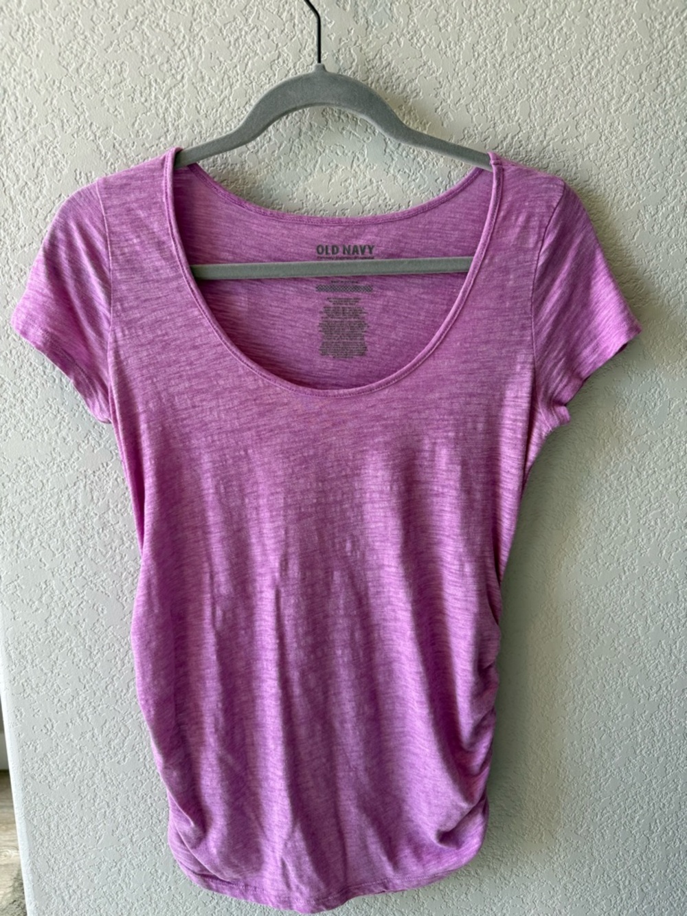 Old Navy Scoop Neck Short Sleeve Tee in Heathered Pink